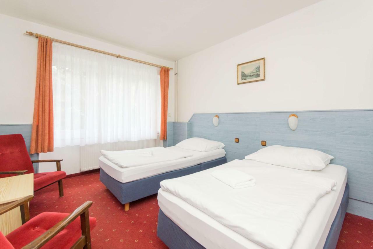 Doppel- oder Zweibettzimmer